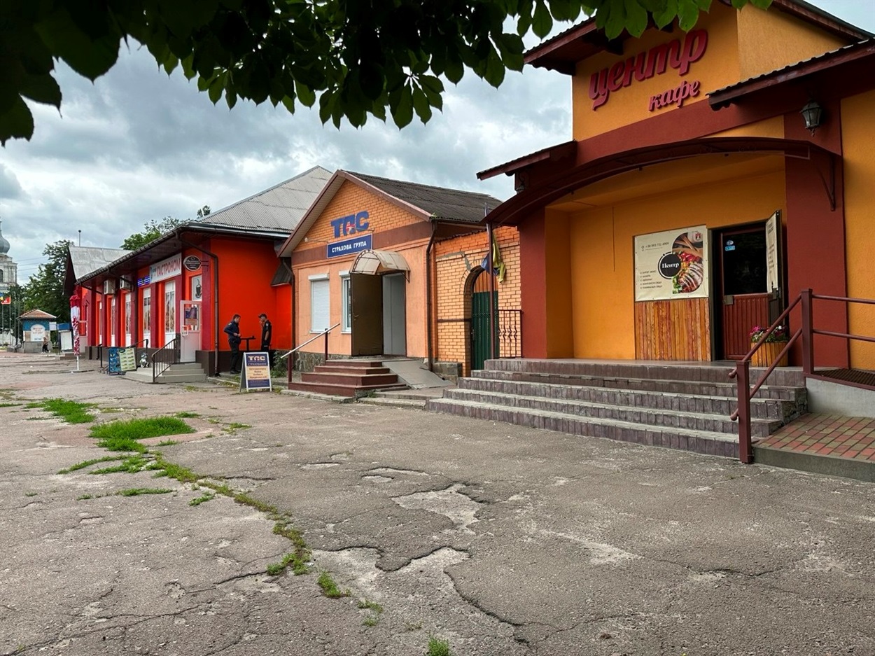 За пів року червоний фасад стане бежевим, запевнив головний архітектор Переяслава 