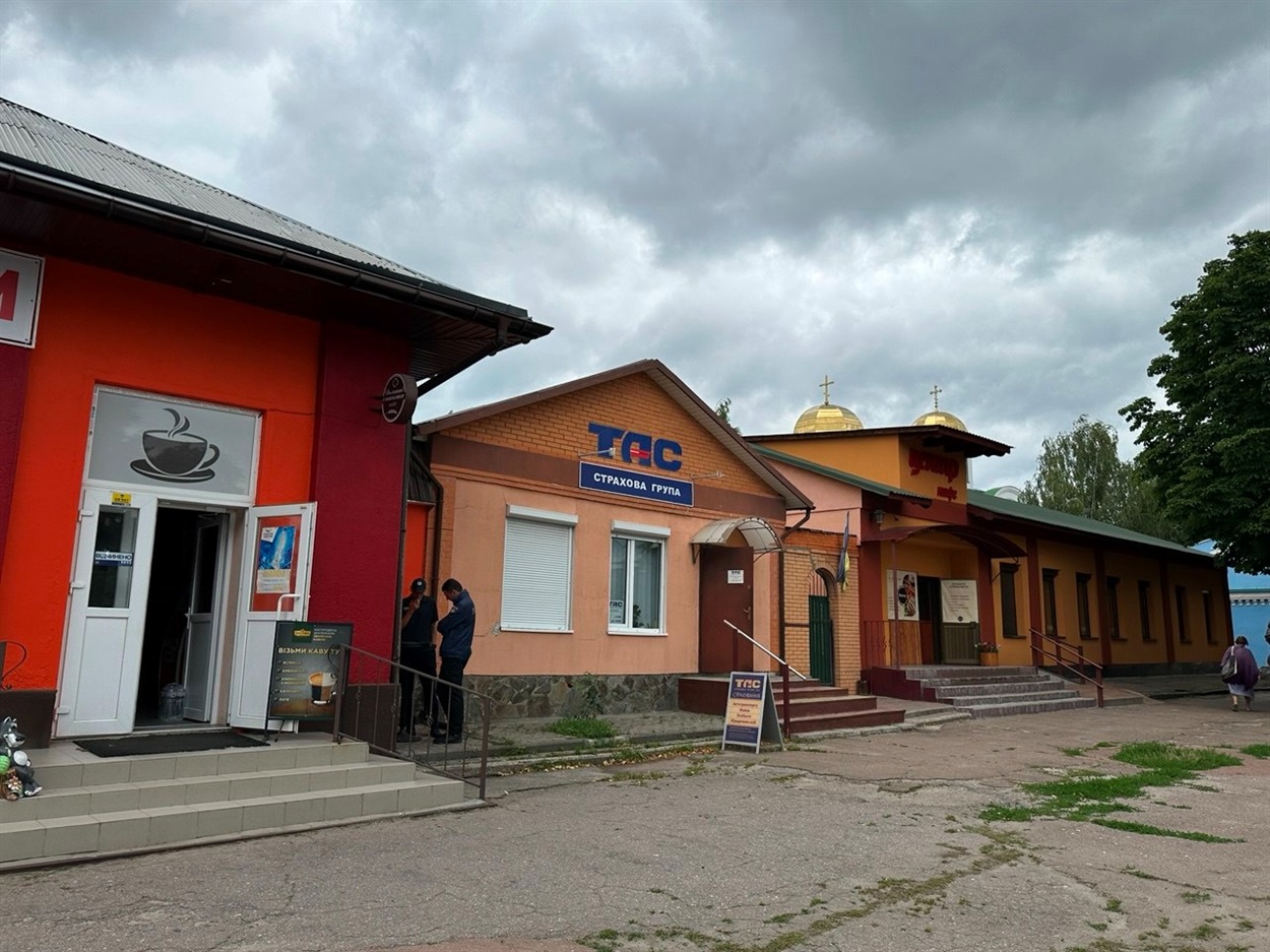 За пів року червоний фасад стане бежевим, запевнив головний архітектор Переяслава 