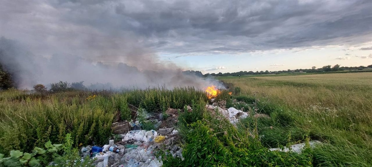 У Пологах-Чобітках горіло сміття на відкритій території