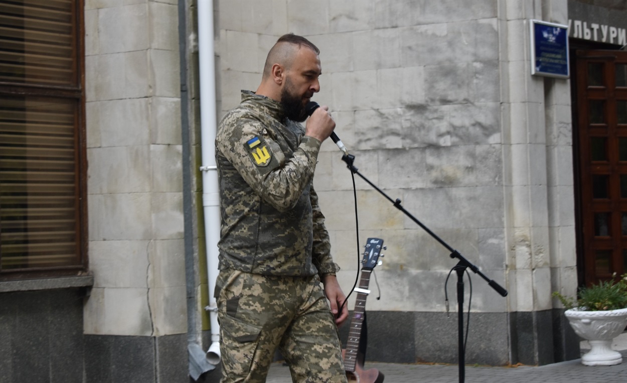 Дмитро Селянський, військовослужбовець 44-ї окремої механізованої бригади, фіналіст телепроєкту "Голос країни" 