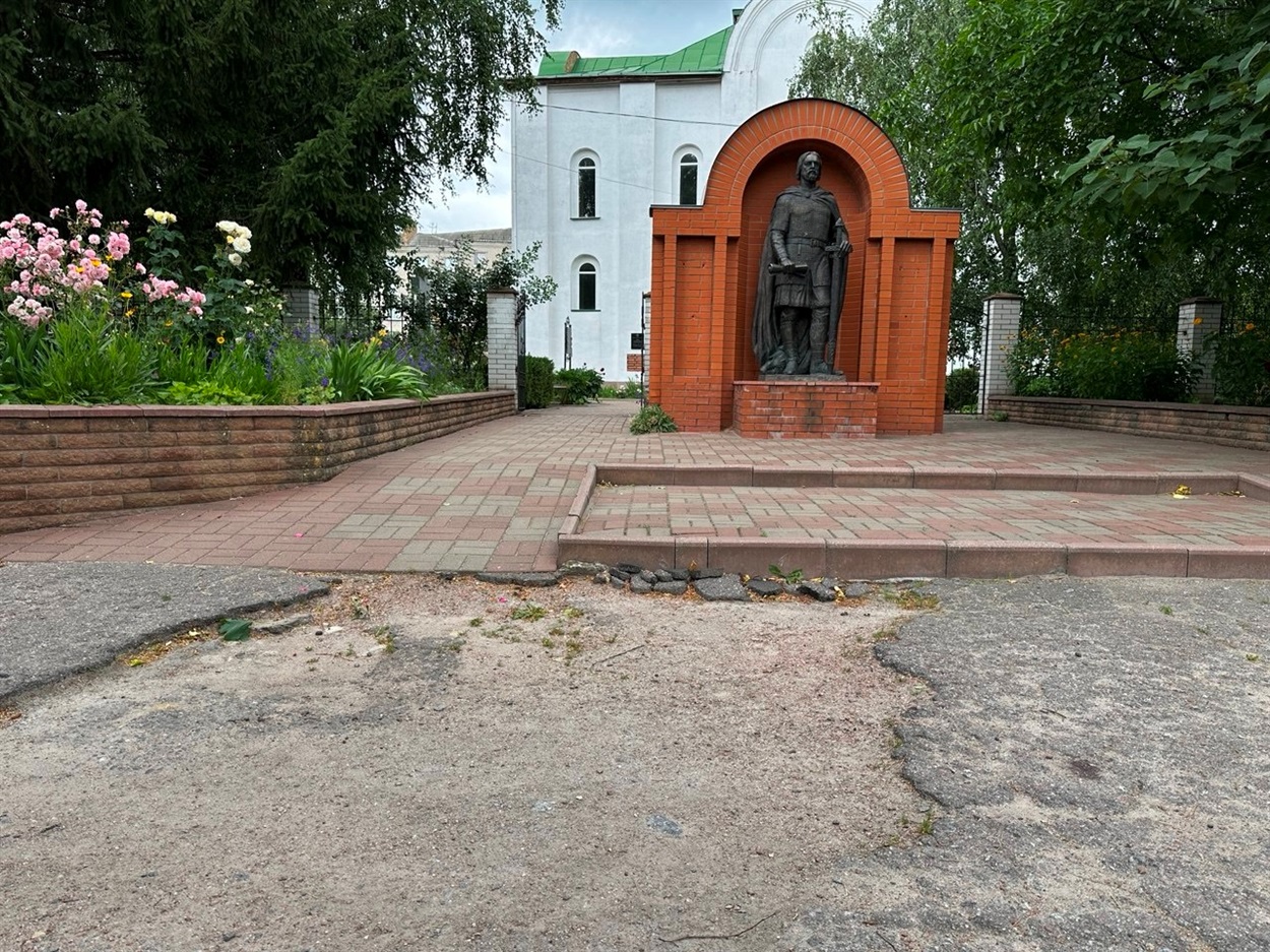 Ремонт тротуару перед храмом, де в Переяславі відспівують загиблих героїв, цьогоріч не планували 
