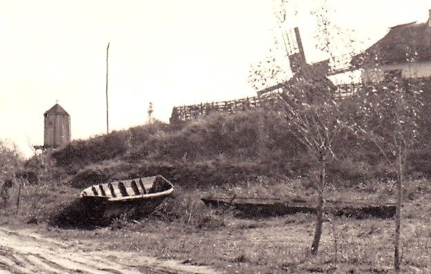 Човни "дуби" біля музею під відкритим небом в м. Переяслав. Фото 1968 р.