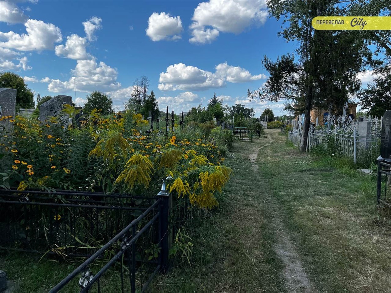 На Заальтицькому кладовищі у Переяславі похований Михайло Сікорський: чим ще воно особливе?