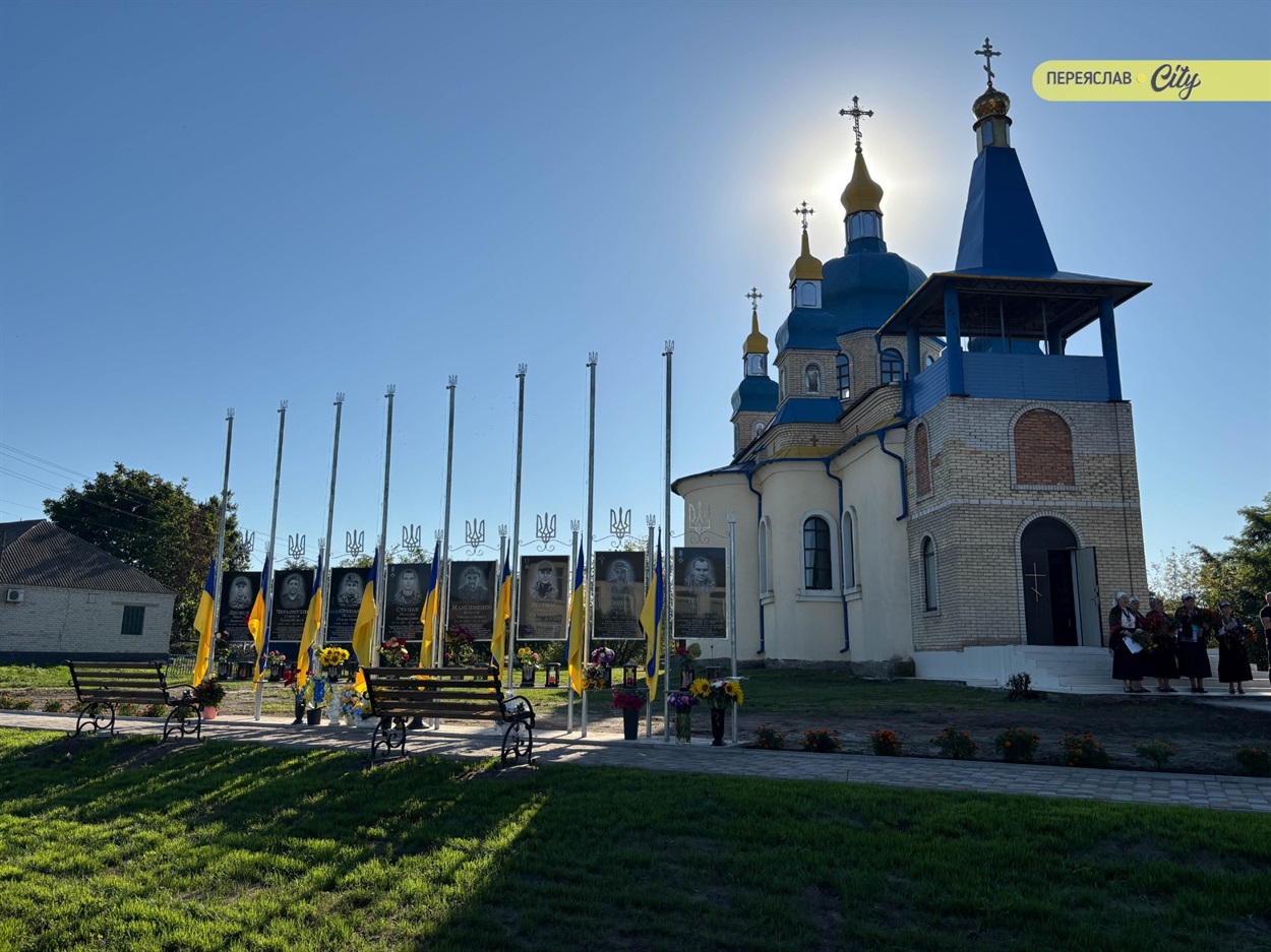 Алея Героїв у селі Мала Каратуль 