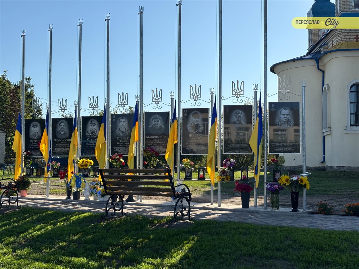 Алея Героїв у селі Мала Каратуль 