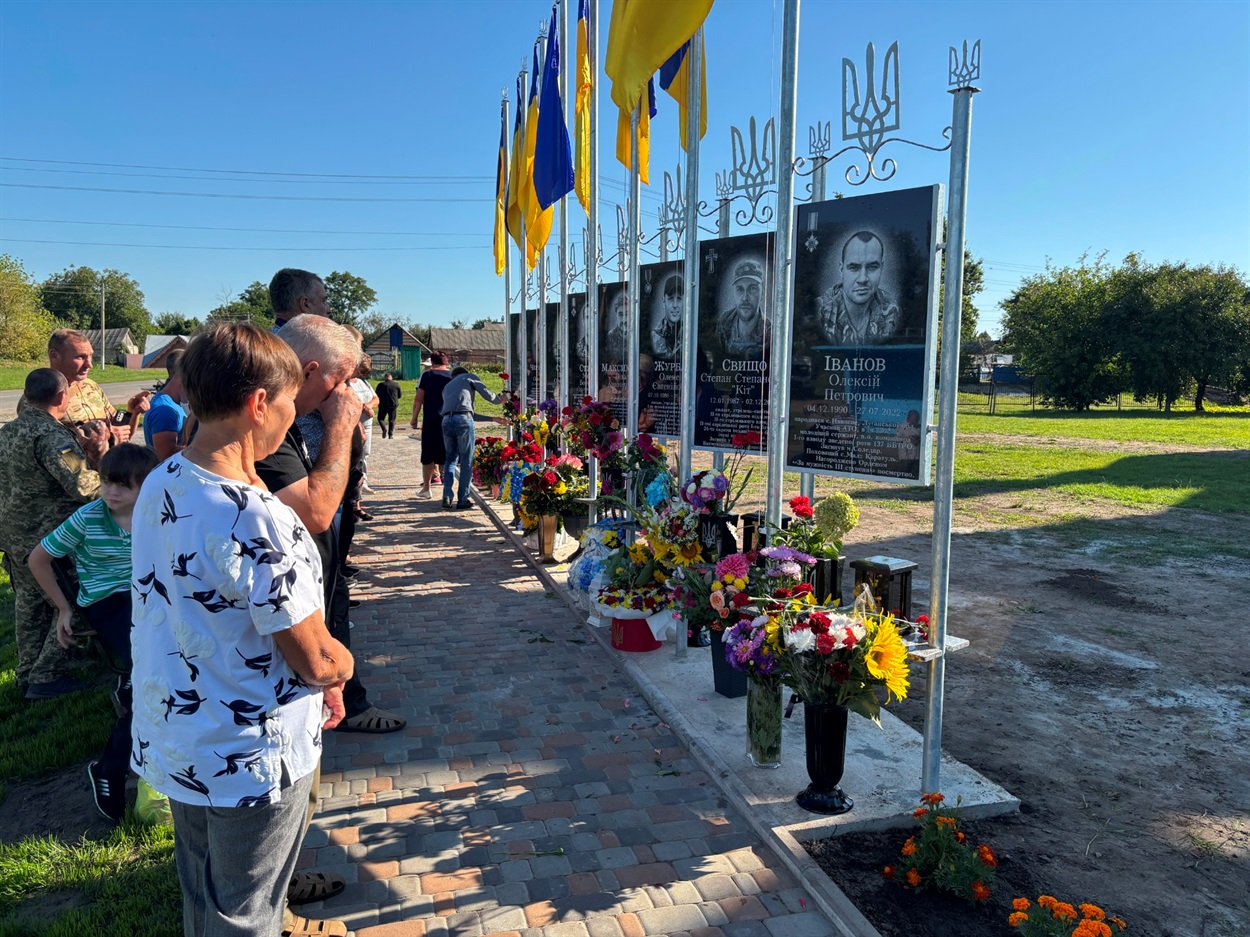 Алея Героїв у селі Мала Каратуль 