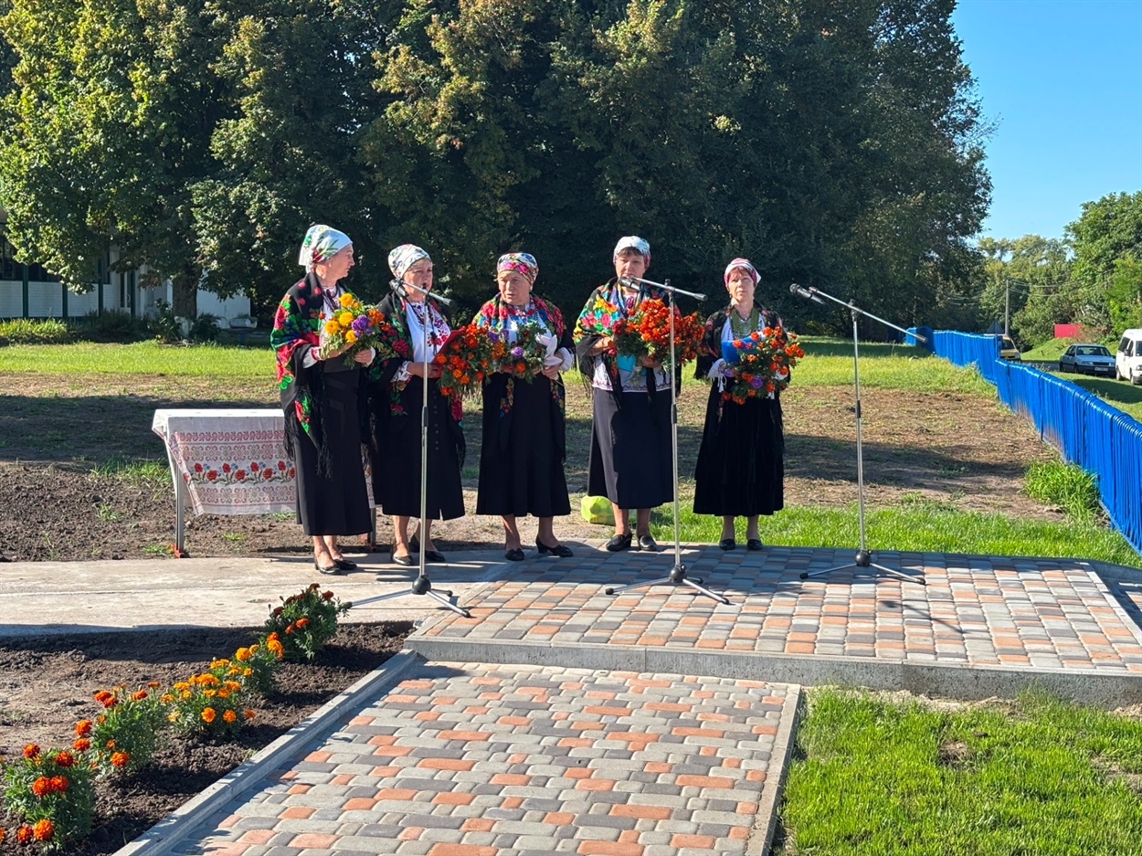 Алея Героїв у селі Мала Каратуль 