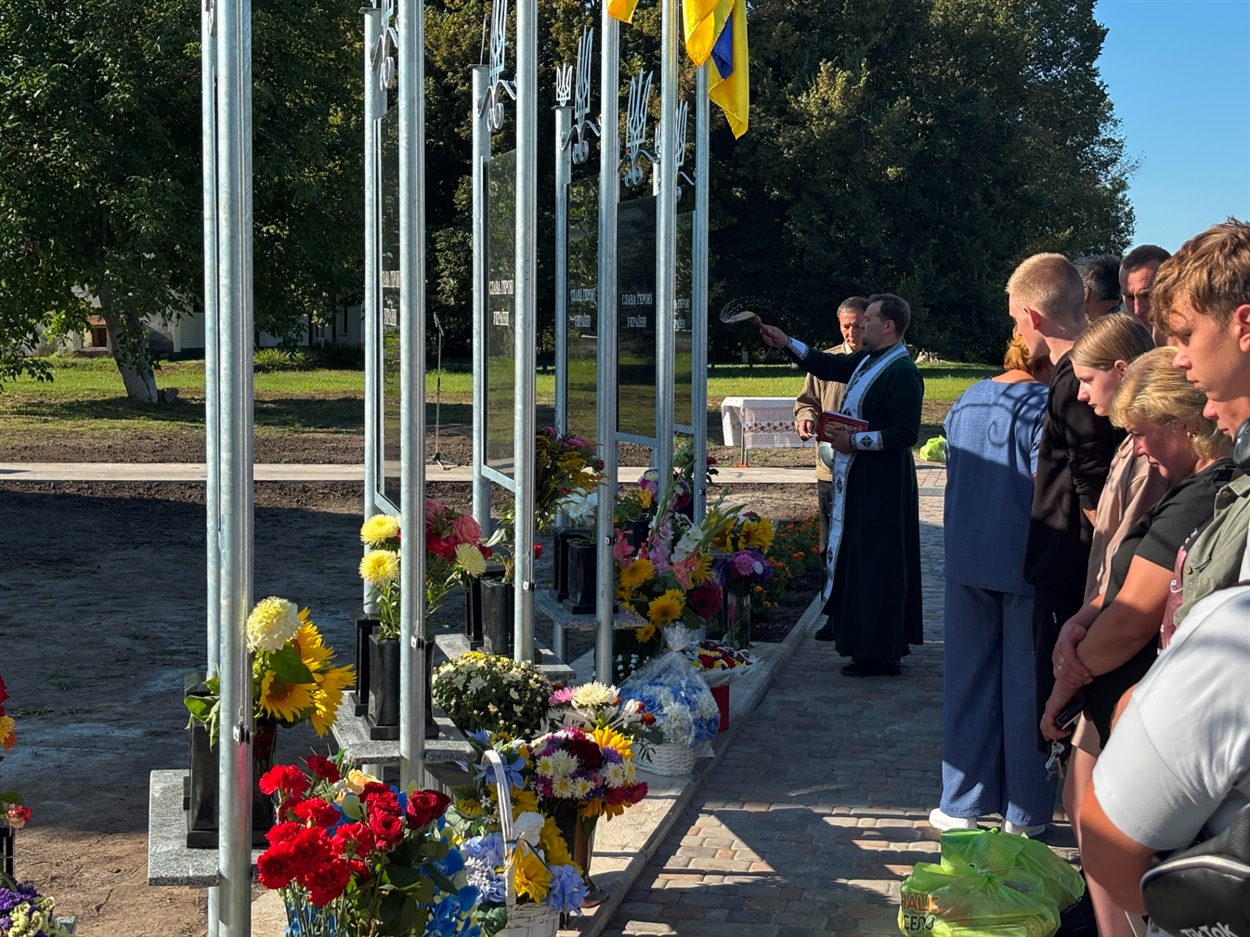 Алея Героїв у селі Мала Каратуль 