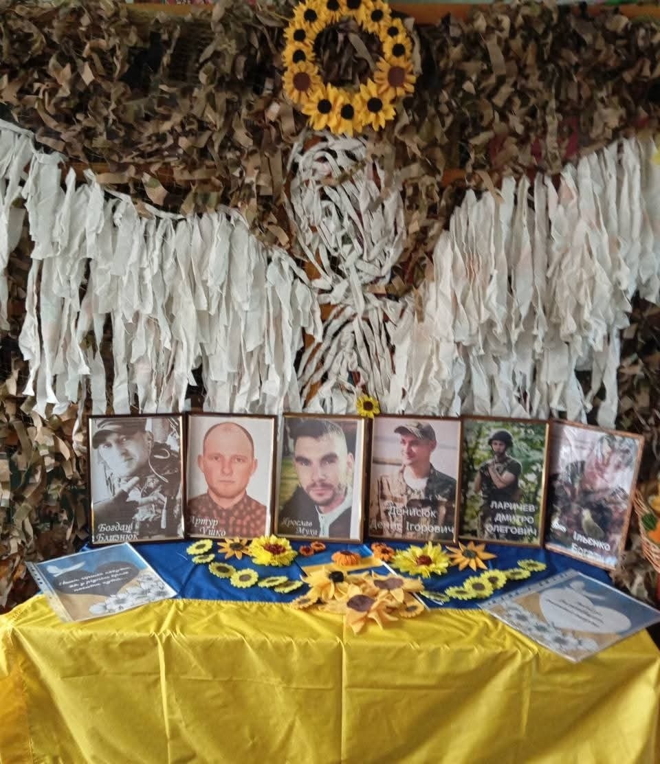 Стіл Пам'яті в Студениківській бібліотеці 