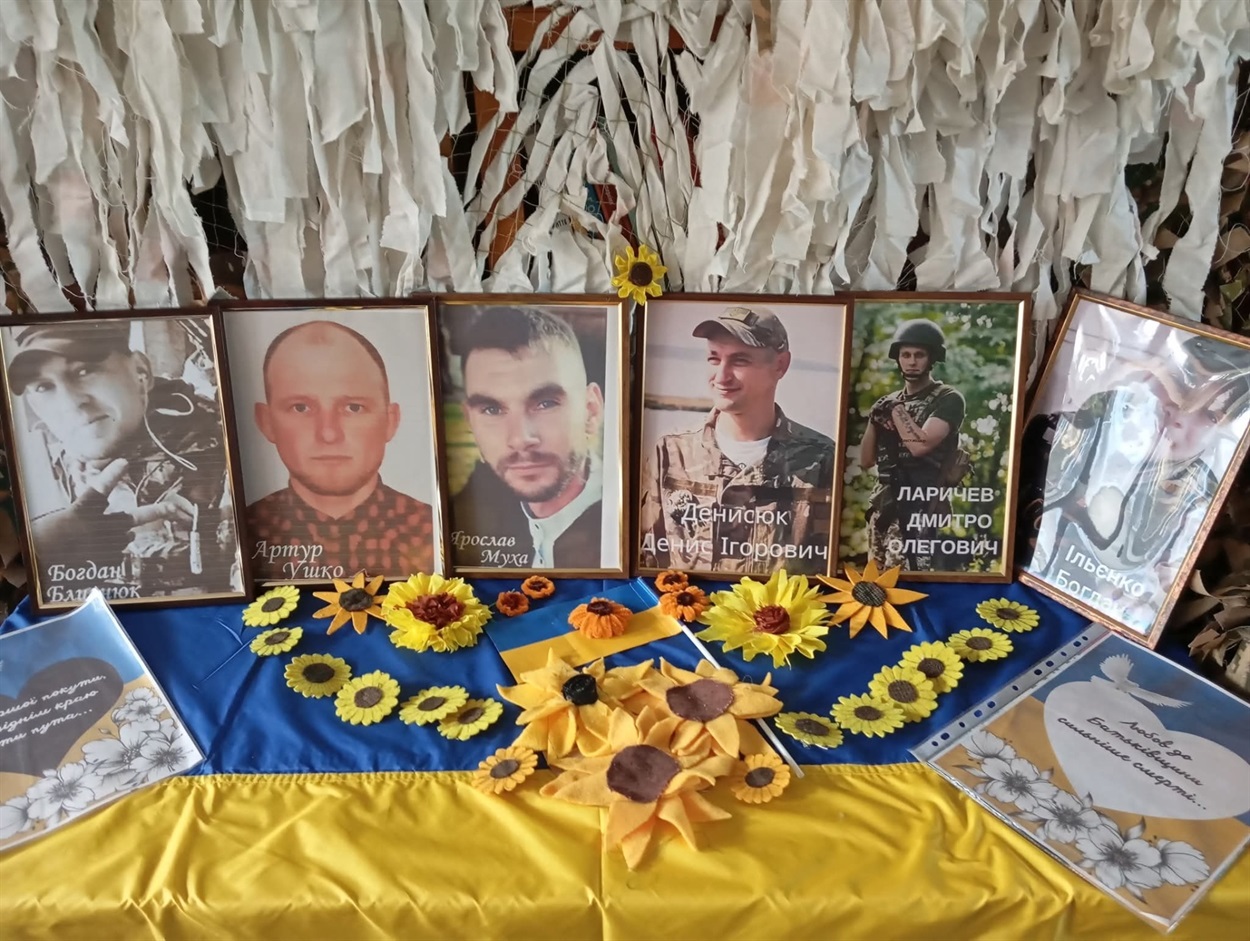 Стіл Пам'яті в Студениківській бібліотеці 