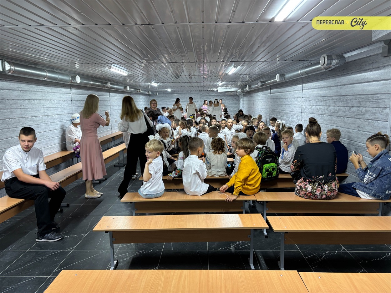 У Переяславі День знань розпочався з повітряної тривоги: як провели урочистості у двох гімназіях