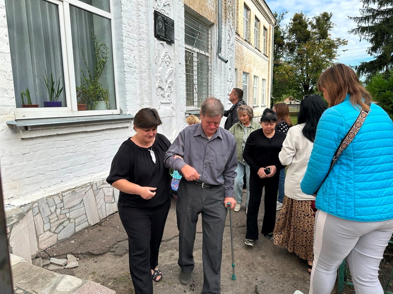Михайлу Хрумалу відкрили меморіальну дошку на фасаді Переяславської гімназії №3