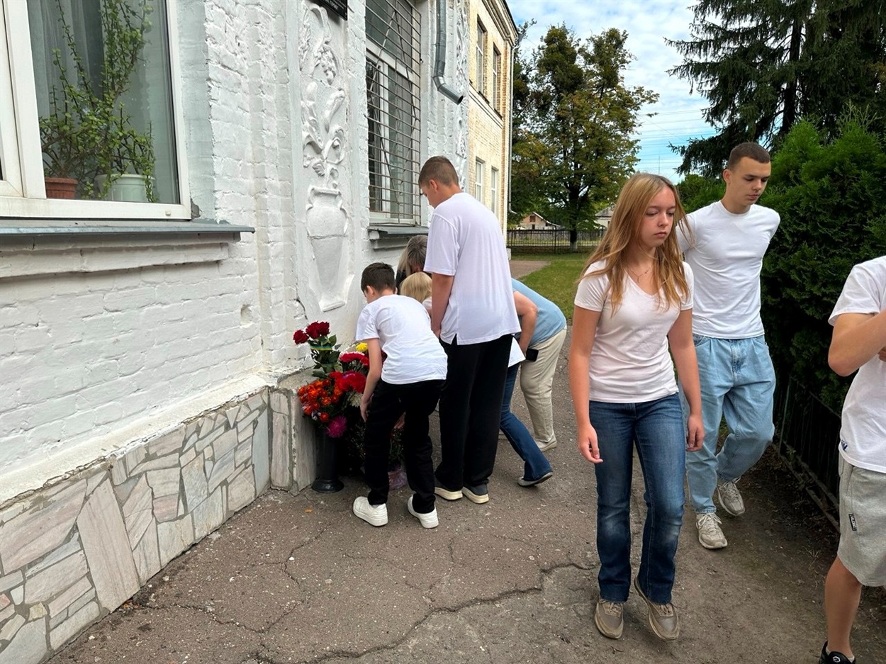 Михайлу Хрумалу відкрили меморіальну дошку на фасаді Переяславської гімназії №3