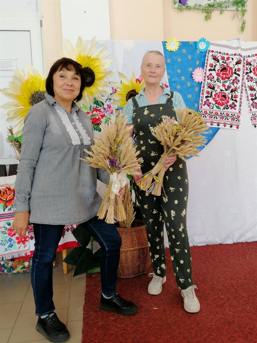 Тепло рук, душі та традицій: на Переяславщині вчать плести дідухи