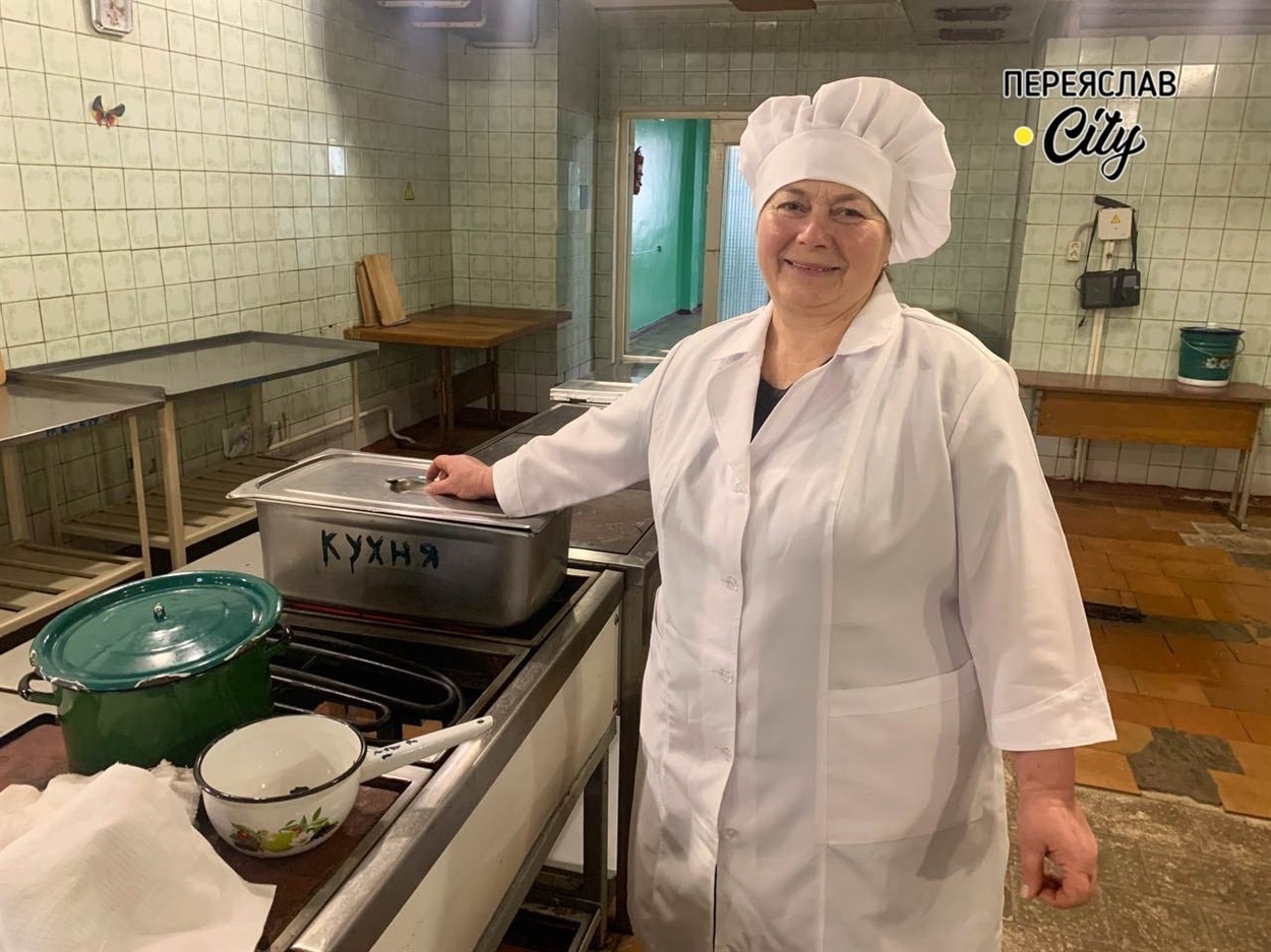 Шеф-кухарка їдальні ім. Володимира Мономаха навіть у старих умовах готувала дітям смачні обіди 