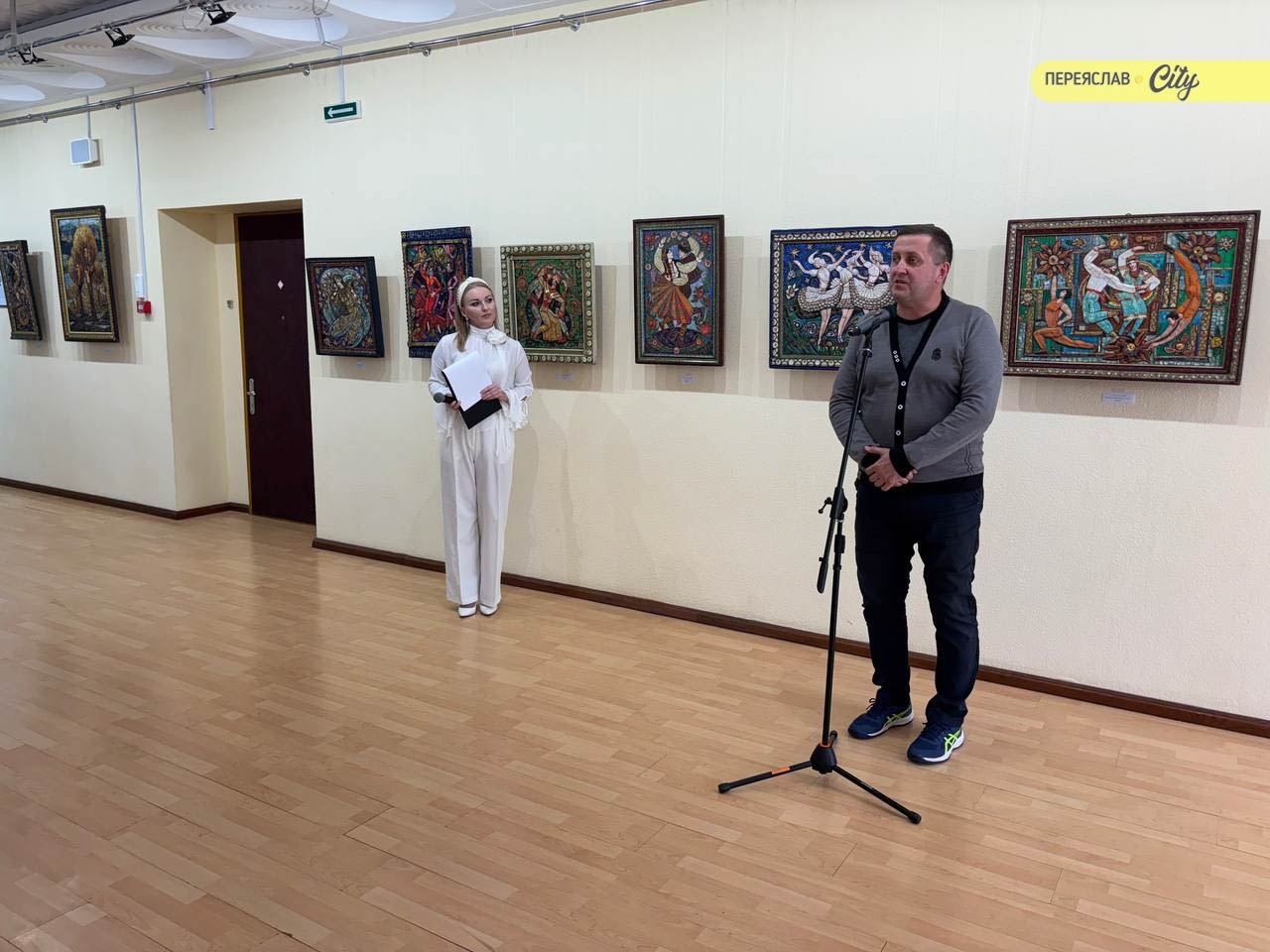 До Дня міста у Переяславі відкрили виставку унікальних робіт Ганни Самутіної ФОТО