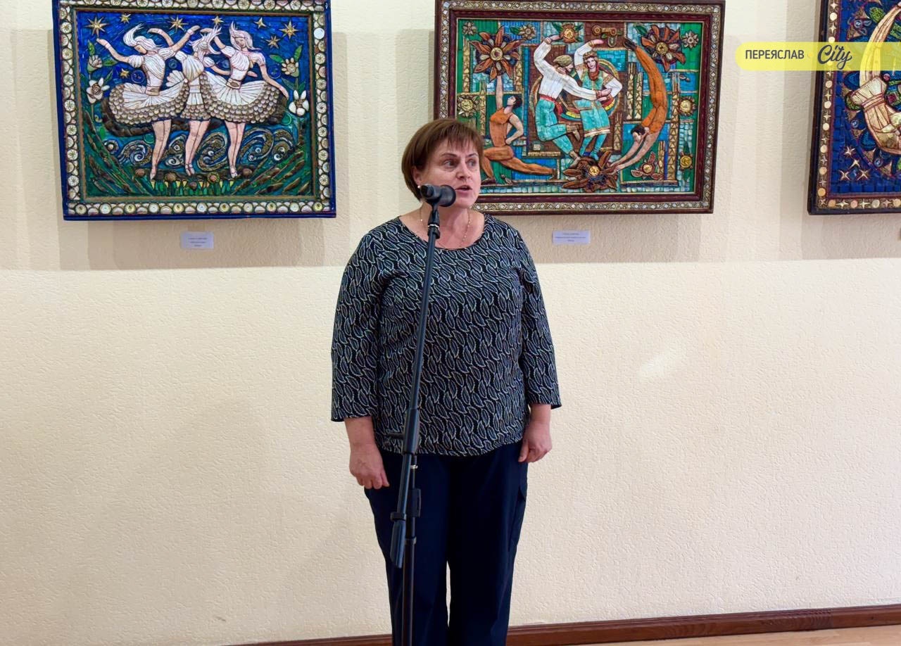 До Дня міста у Переяславі відкрили виставку унікальних робіт Ганни Самутіної ФОТО