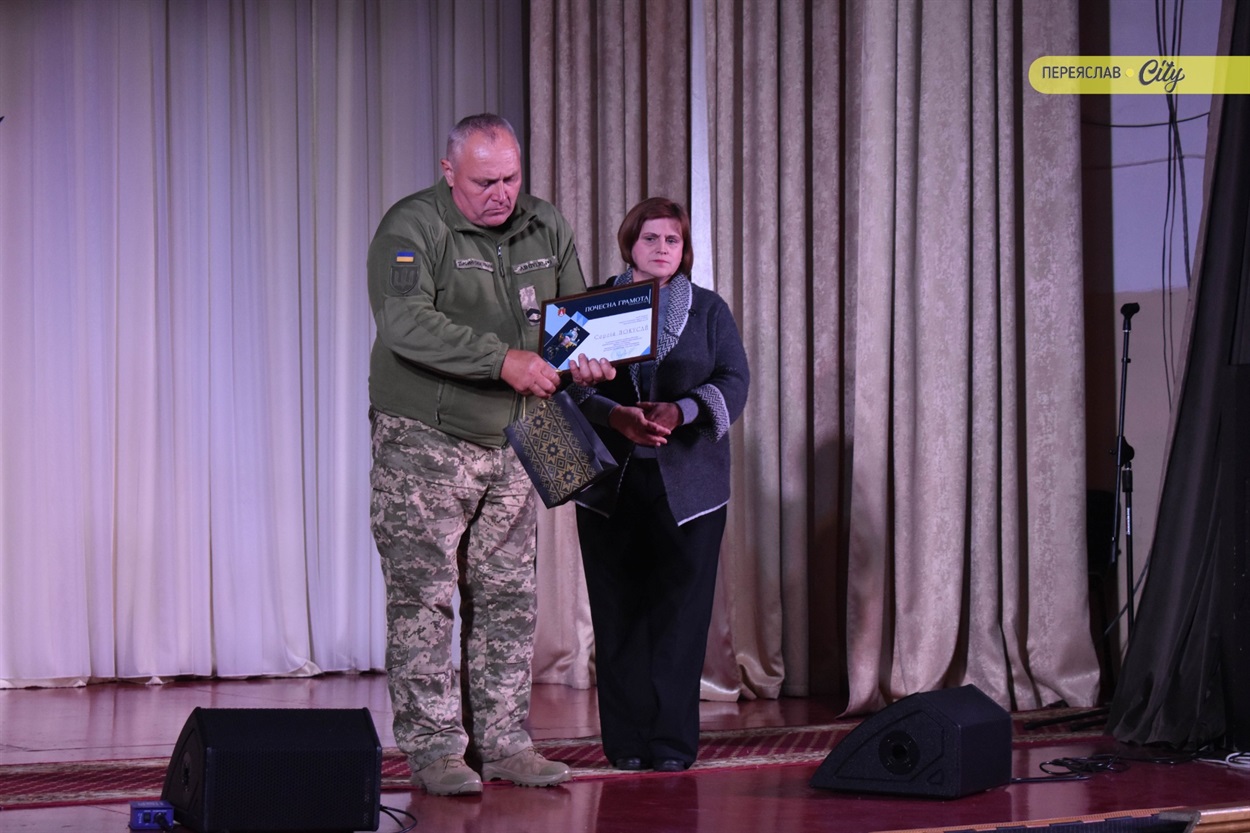 Почесну грамоту міської ради отримує Сергій Покусай, штаб-сержант, старший інструктор 1 відділу Бориспільського РТЦК та СП