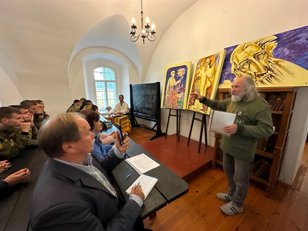 Художник Валерій Франчук розповів про роботи, які подарував музею Григорія Сковороди в Переяславі 