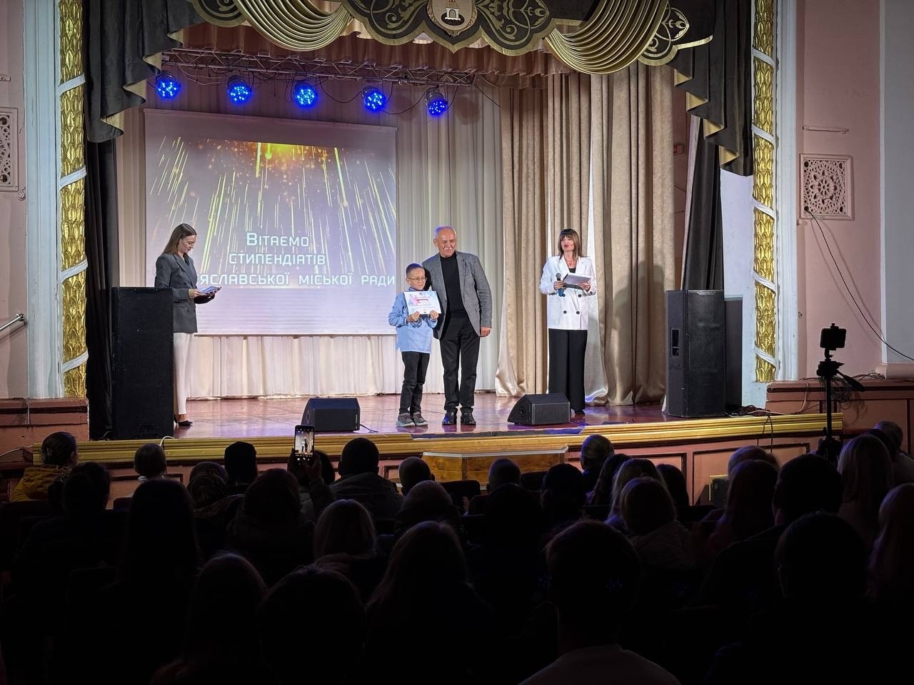 Гордість громади: у Переяславі нагородили 99 юних переможців олімпіад, творчих конкурсів і змагань