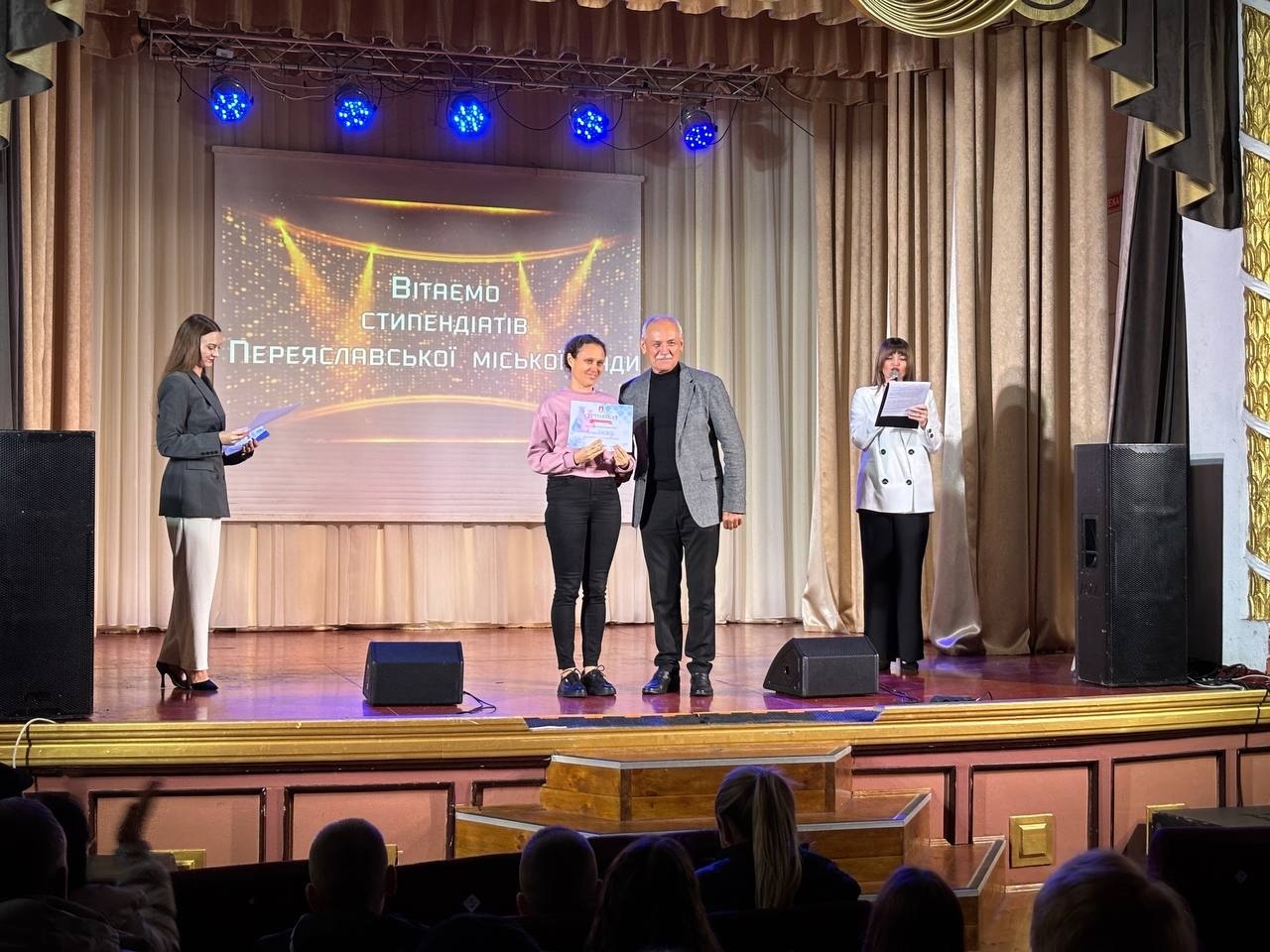 Гордість громади: у Переяславі нагородили 99 юних переможців олімпіад, творчих конкурсів і змагань