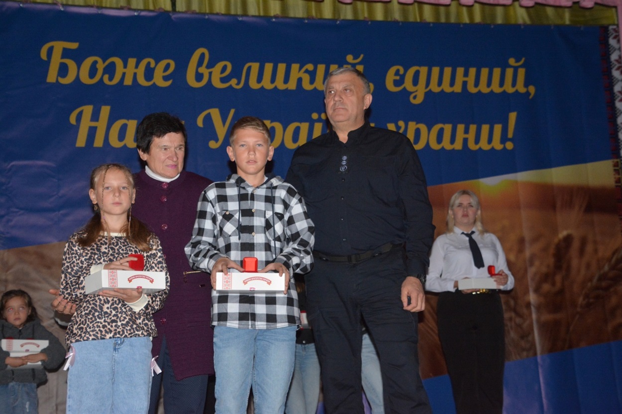 У Студениках відзначили День заснування громади і вручили дітям Героїв обереги "Батьківське серце"