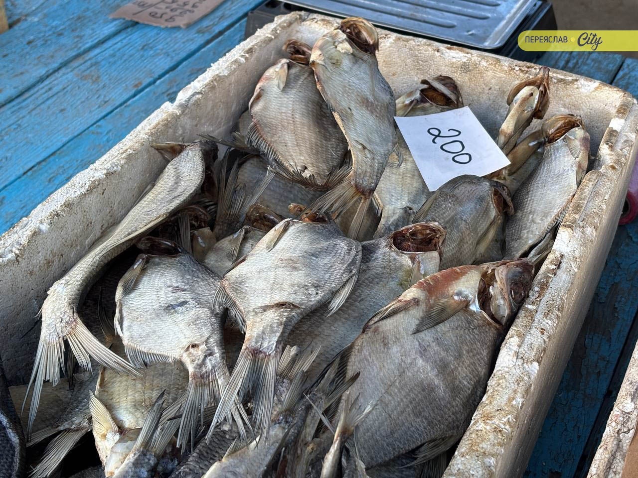 На базарі в Переяславі горіхи ліщини продавали по 50 гривень, а корінь петрушки – по 100