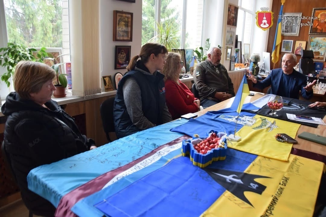 Рідні загиблих захисників прийшли на зустріч з мером Переяслава  щодо облаштування кленової алеї Героїв. 6 жовтня 2025 р. 