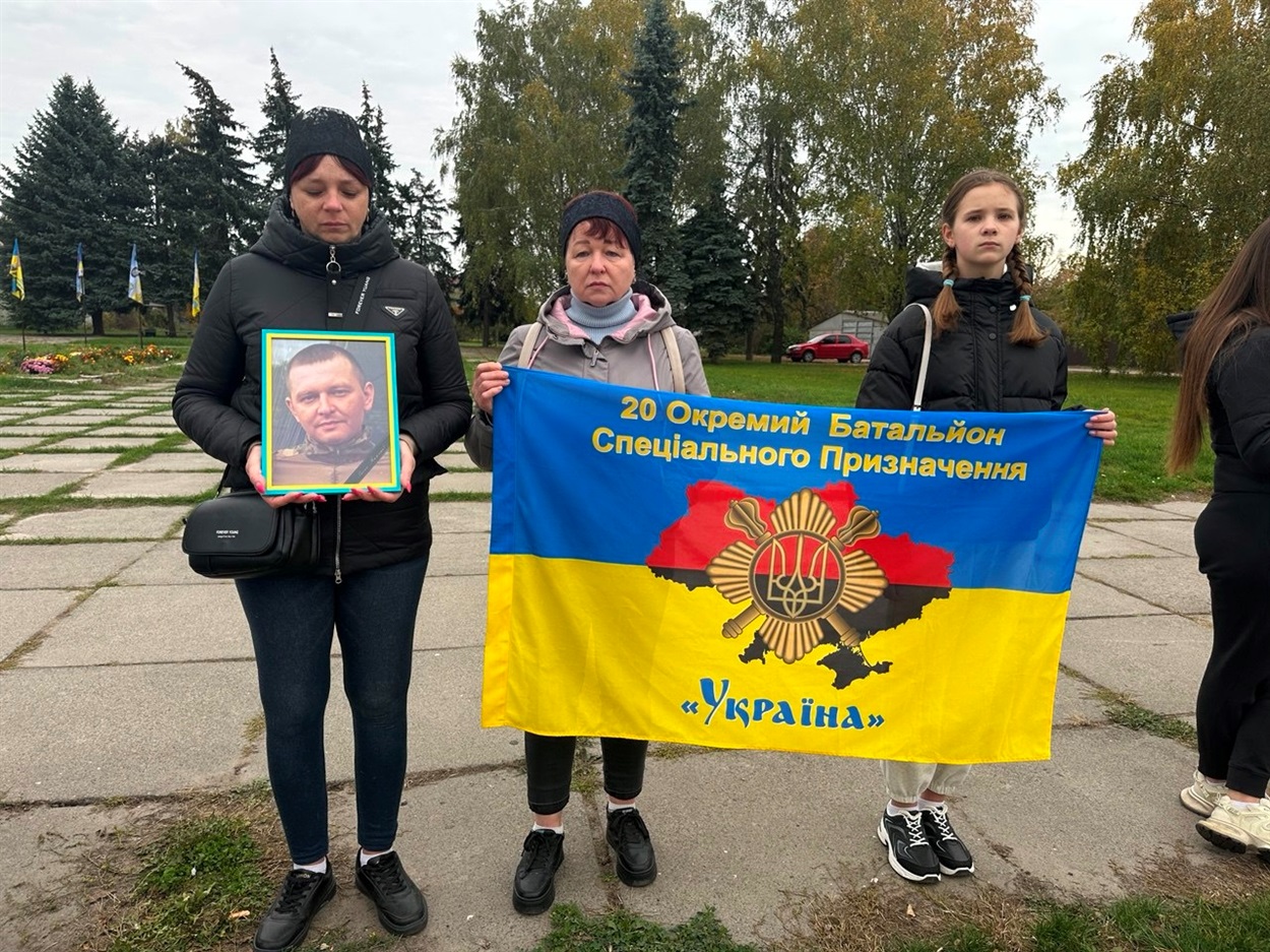 Дружина, мама і донька Дмира Козакова вшановують пам'ять свого Героя 