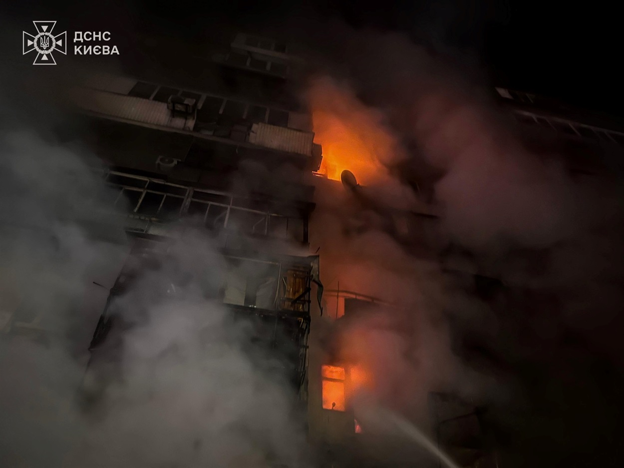 Внаслідок нічної атаки у Києві загинули троє людей, понад 30 поранені, пошкоджені житлові будинки