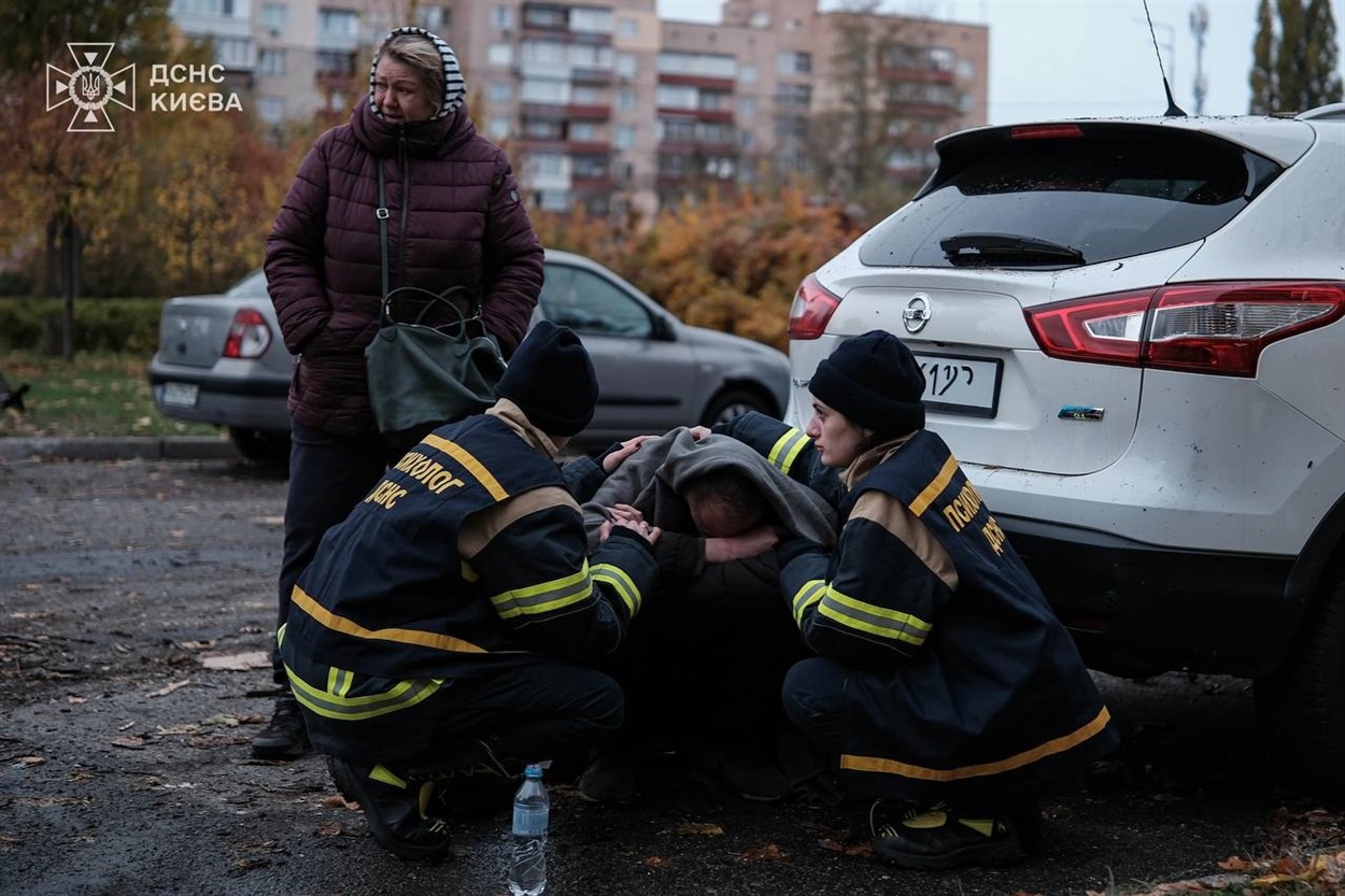 Внаслідок нічної атаки у Києві загинули троє людей, понад 30 поранені, пошкоджені житлові будинки