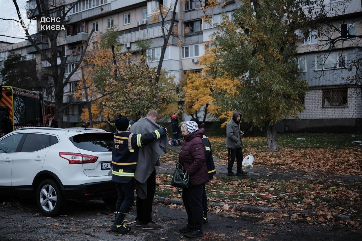 Внаслідок нічної атаки у Києві загинули троє людей, понад 30 поранені, пошкоджені житлові будинки
