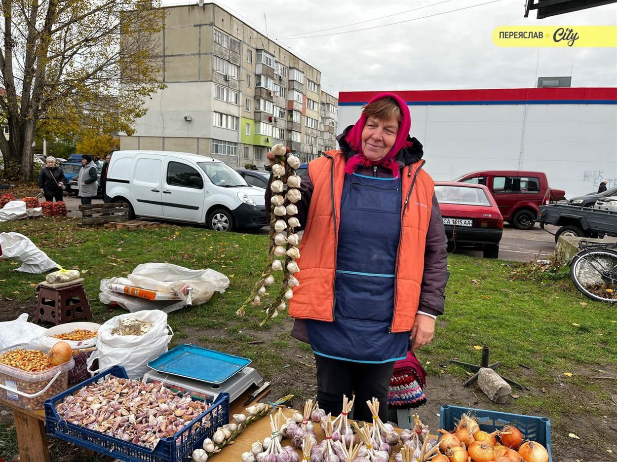 На базар у Переяславі привезли багато часнику від 100 грн за кіло, домашні яйця продавали по 90 грн