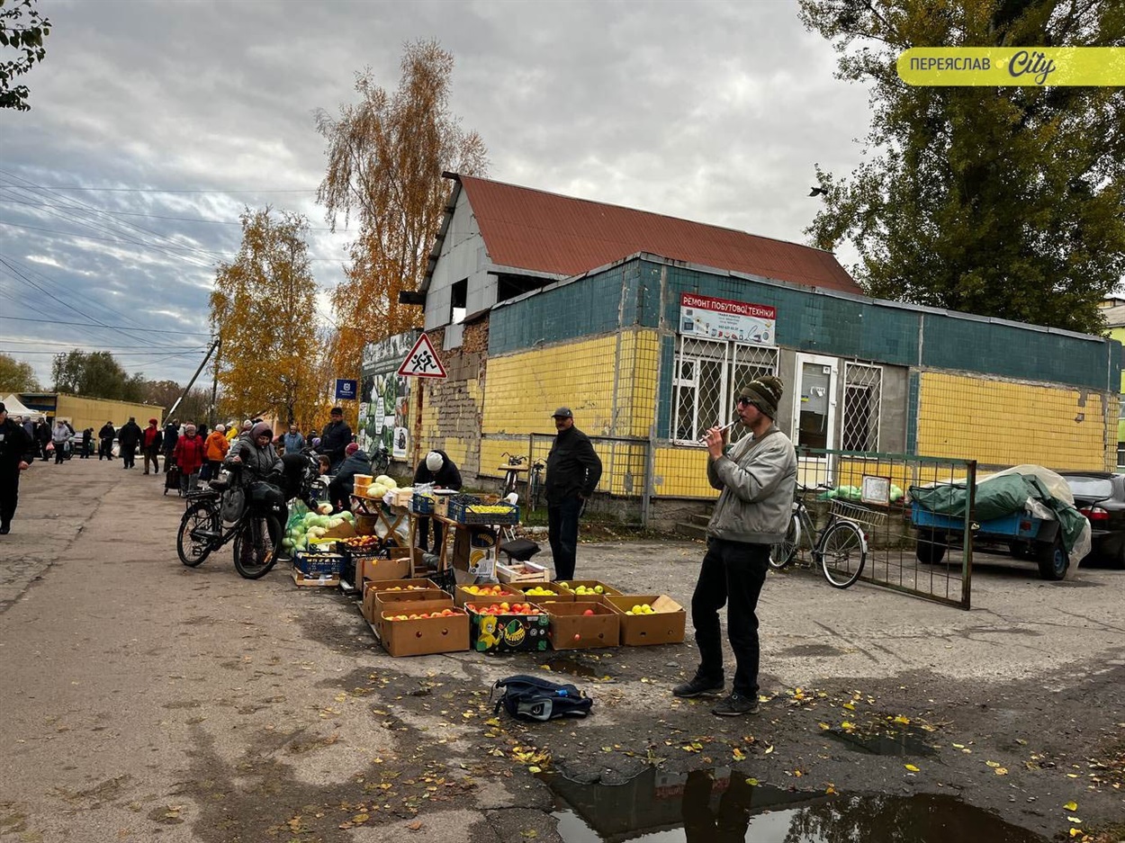 На базар у Переяславі привезли багато часнику від 100 грн за кіло, домашні яйця продавали по 90 грн