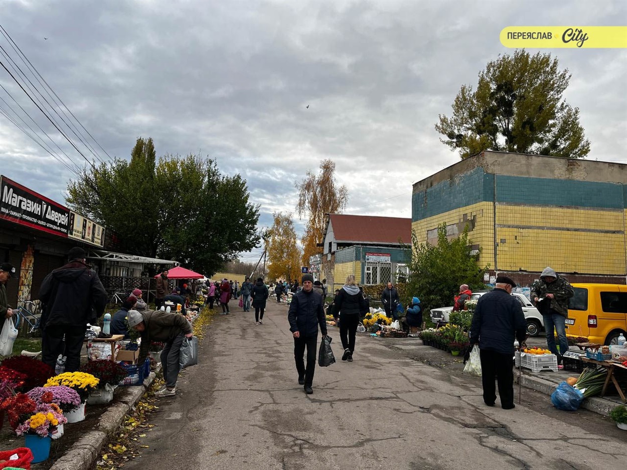На базар у Переяславі привезли багато часнику від 100 грн за кіло, домашні яйця продавали по 90 грн