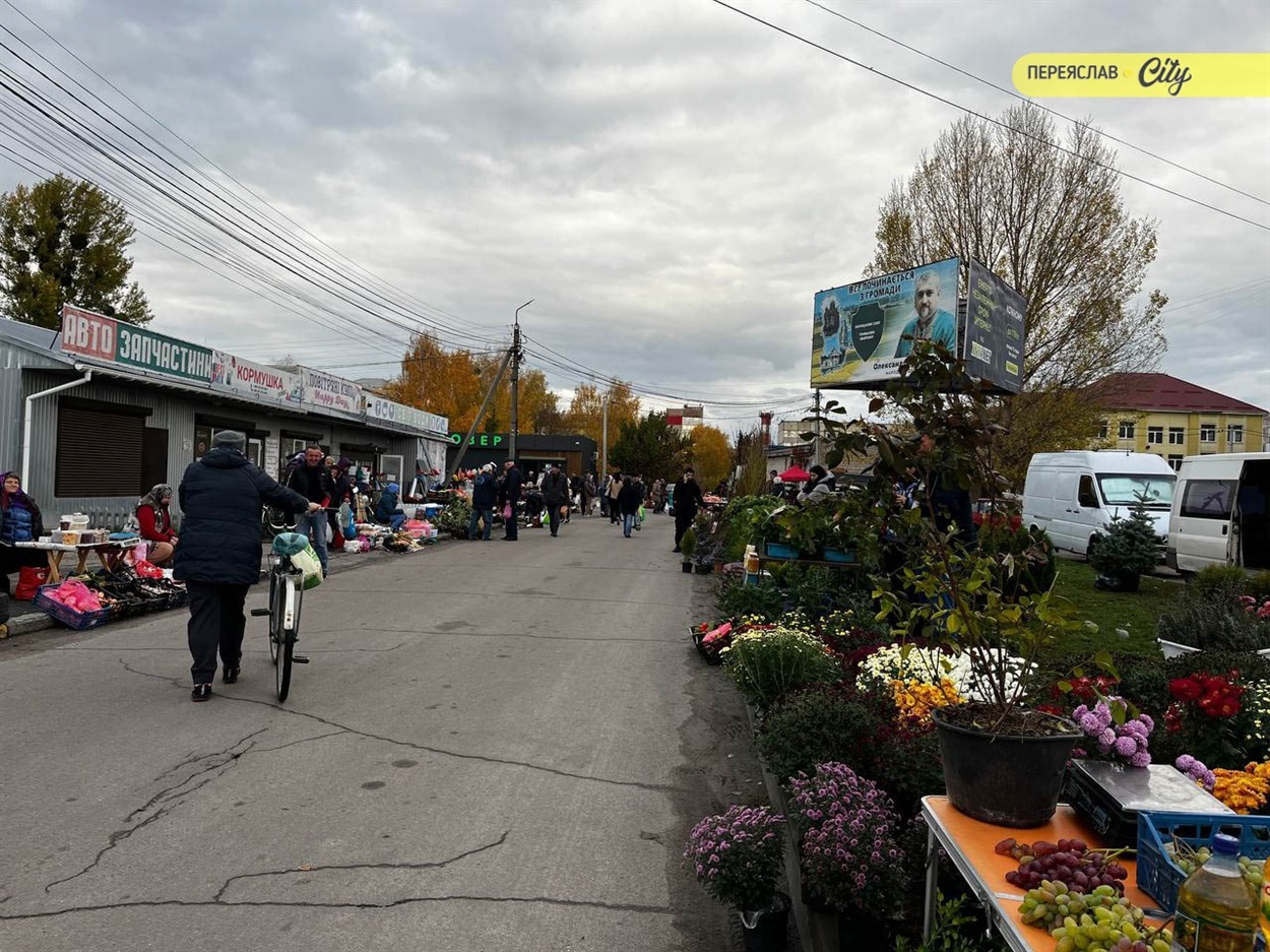 На базар у Переяславі привезли багато часнику від 100 грн за кіло, домашні яйця продавали по 90 грн