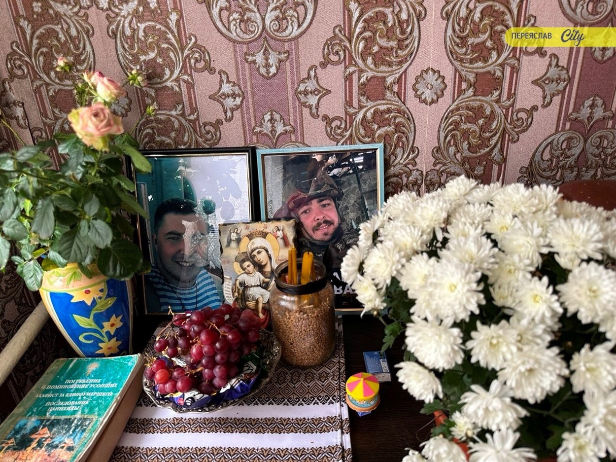 Куточок пам'яті сина Романа в будинку родини Шаповалів 