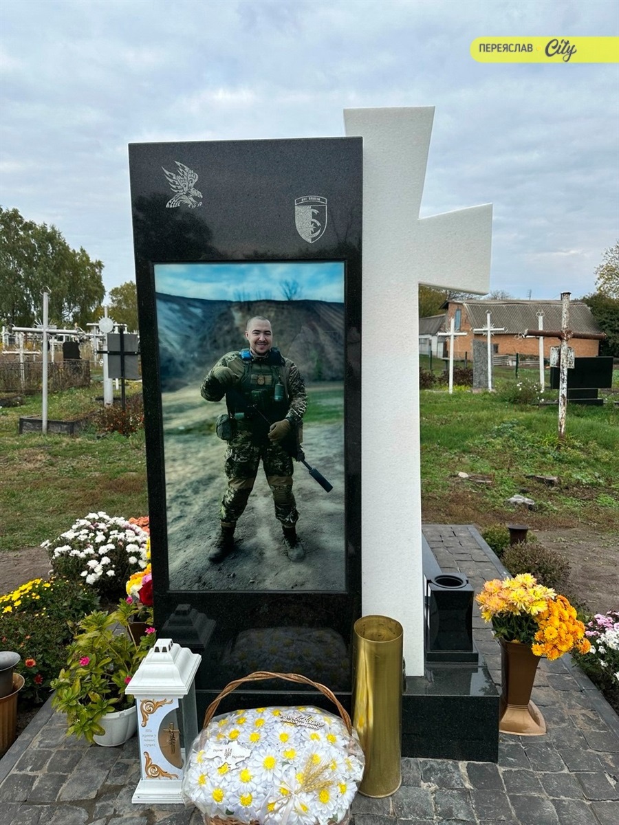 Пам’ятник "Беркуту" такий, як був Рома – чорне і біле, нічого зайвого 