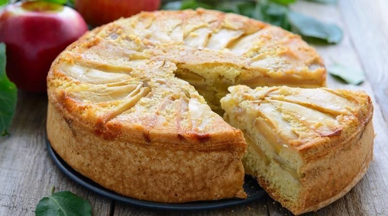 Простий рецепт класичної шарлотки з яблуками