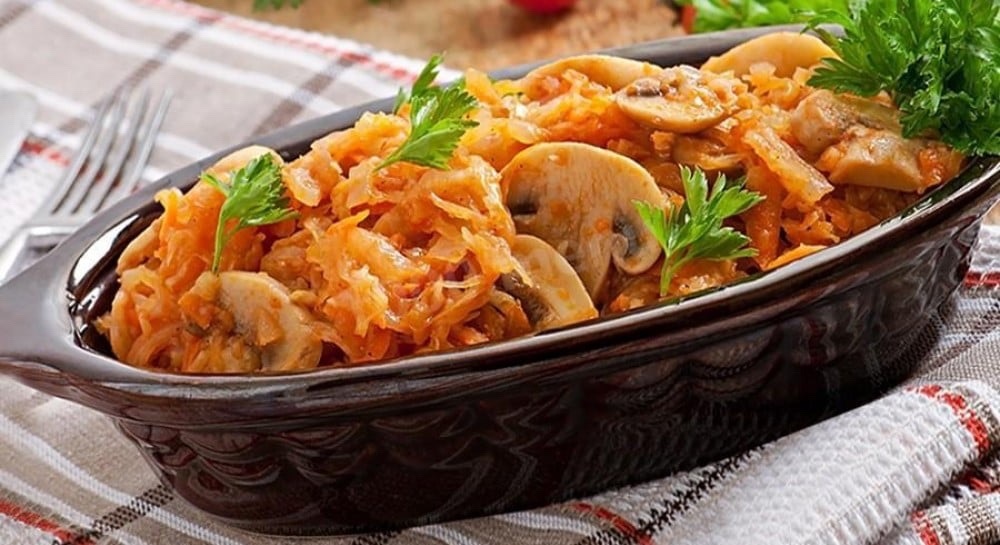 Рецепт тушеної капусти з грибами 