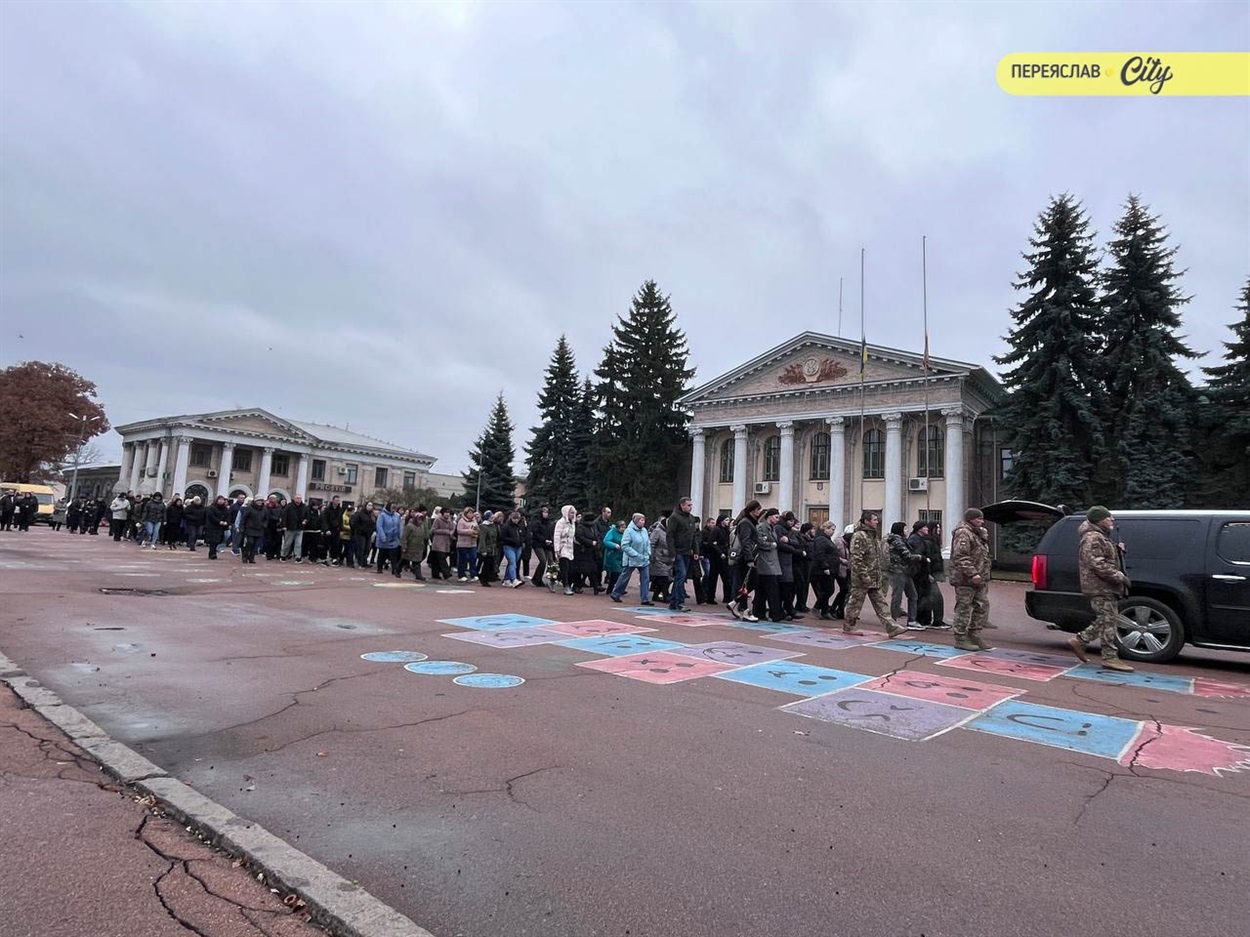 Чекали понад рік із невідомості війни: Переяслав попрощався з Героєм Сергієм Іващенком. 10 листопада 2025 р. 
