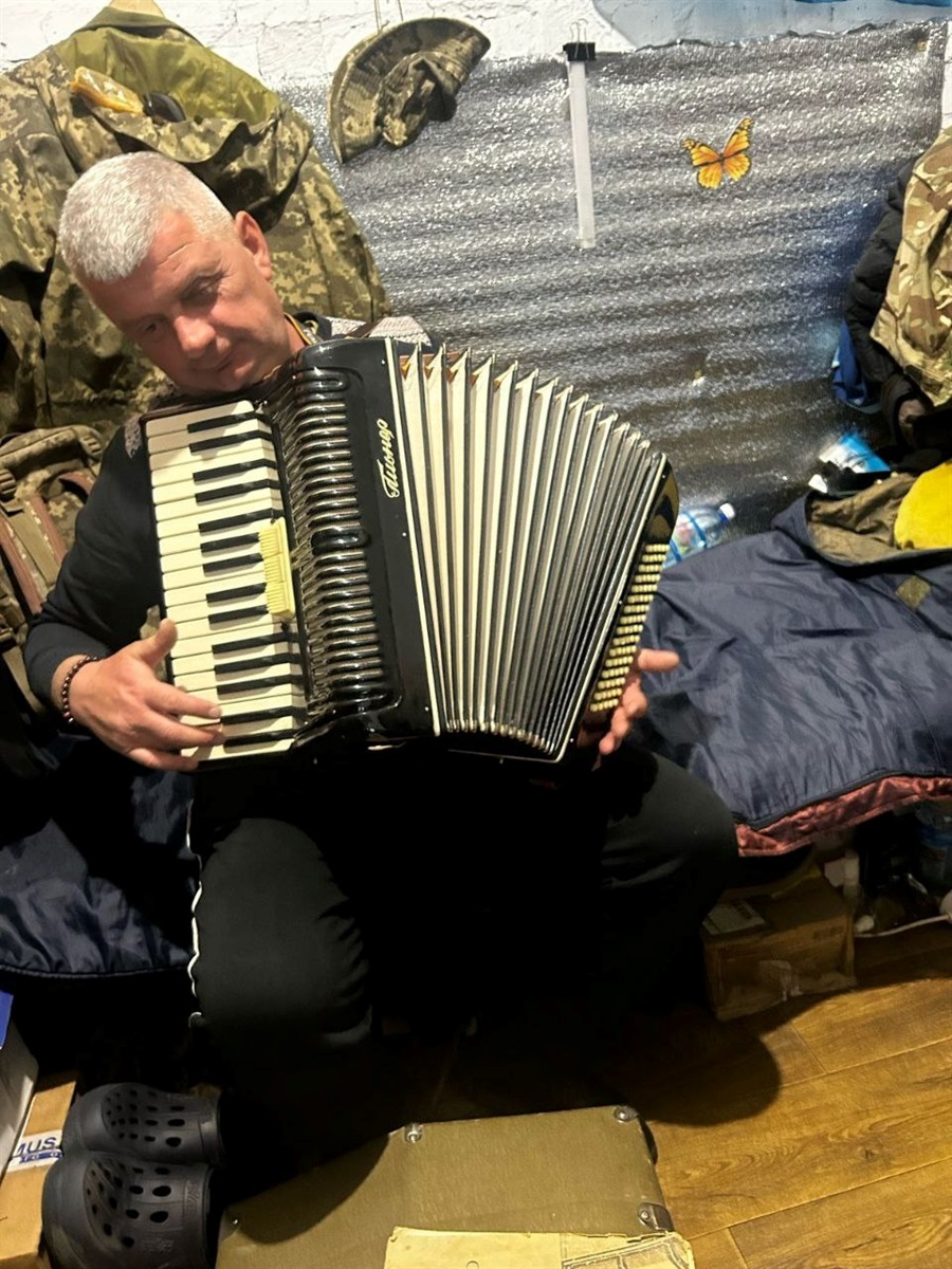 Анатолій Петькун не вмів грати на баяні, інструмент на фронті знайшли для фото