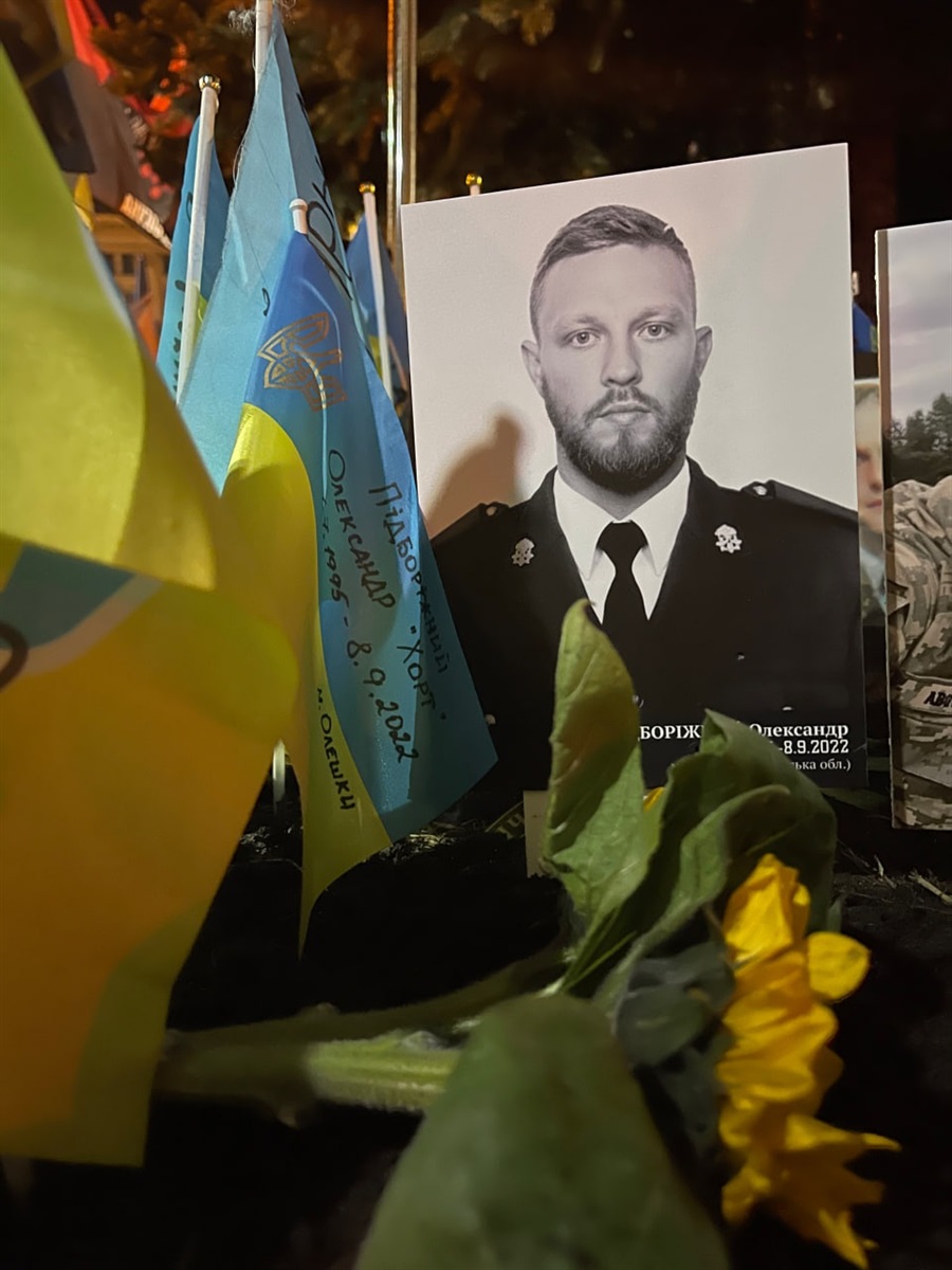 Портрет Олександра Підборіжного розміщений на народному меморіалі Героїв на Майдані Незалежності в Києві.