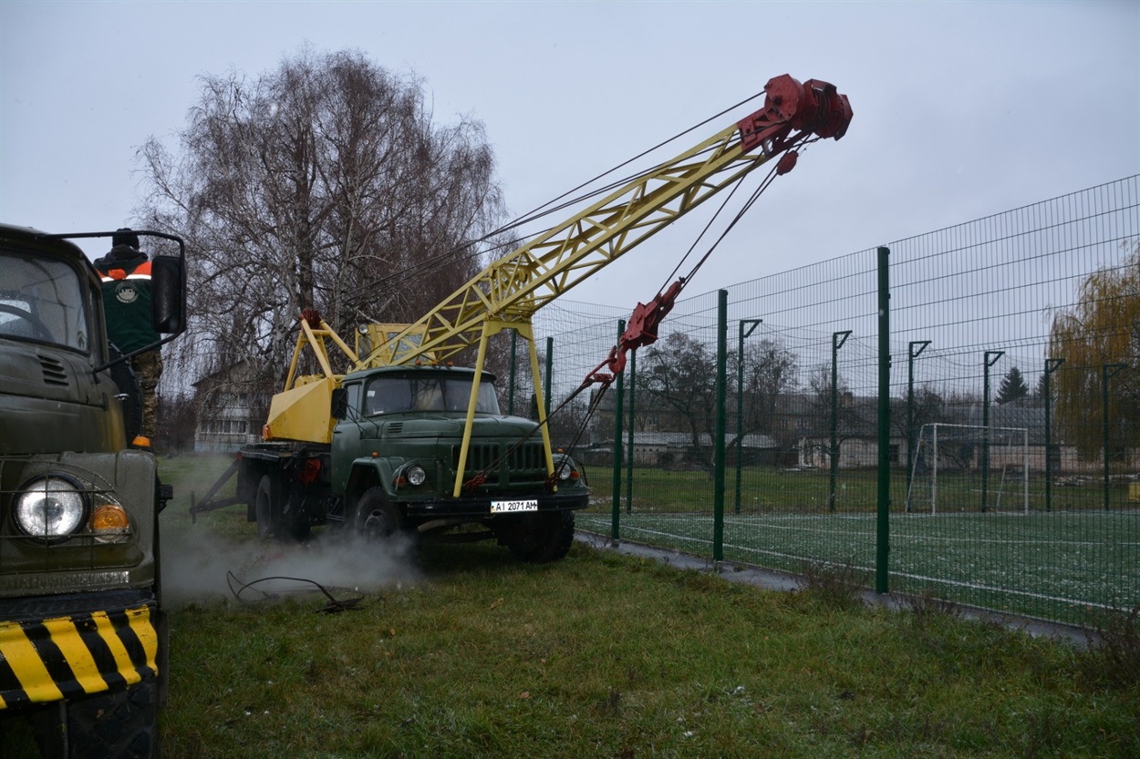 На футбольному майданчику у Студениківській громаді встановили освітлення