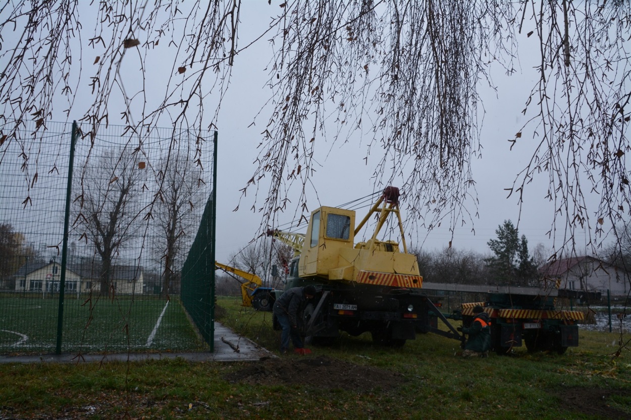 На футбольному майданчику у Студениківській громаді встановили освітлення