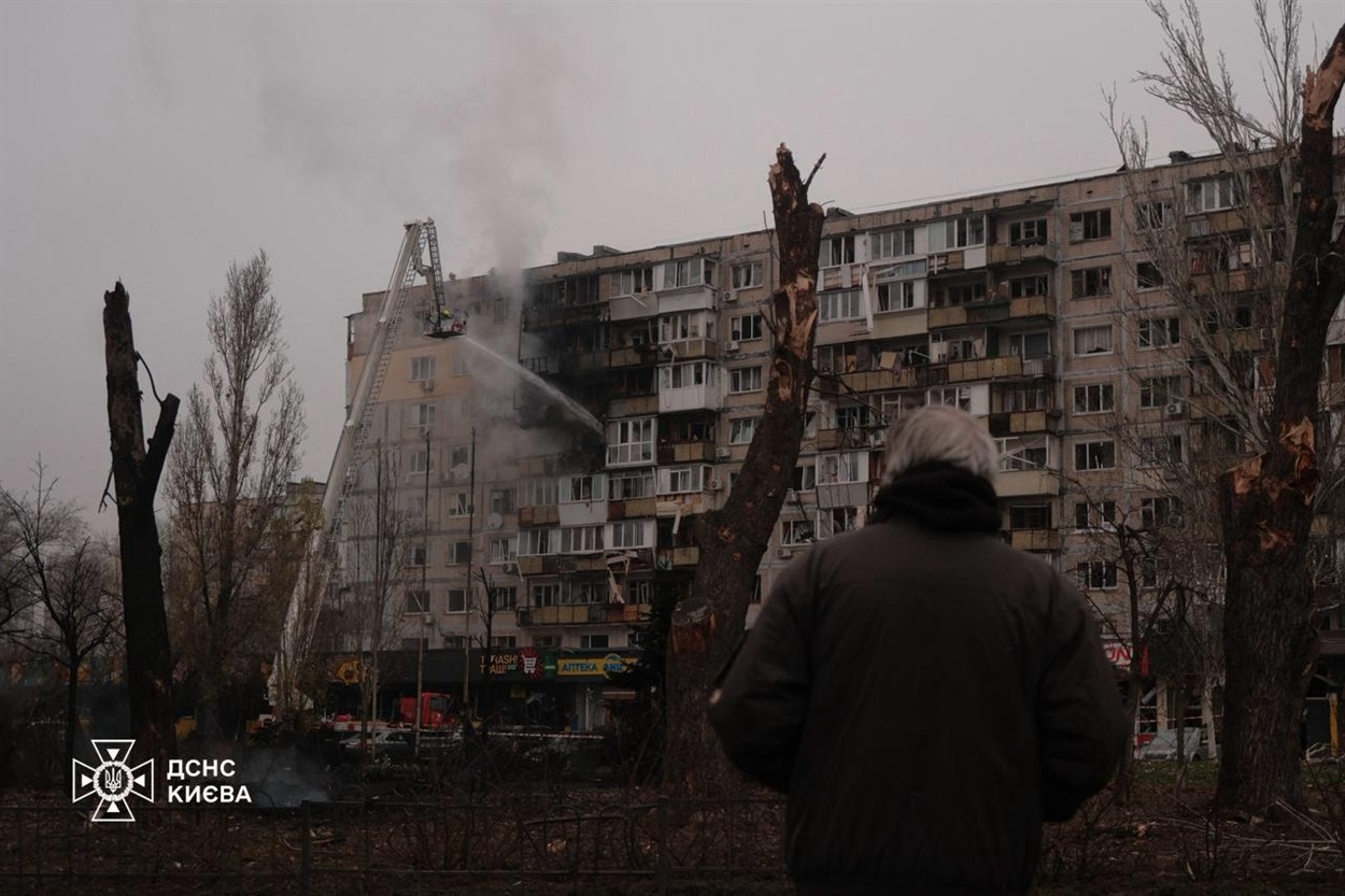 Нічна атака на Київщину: двоє загиблих, десятки постраждалих та значні руйнування житлових будинків