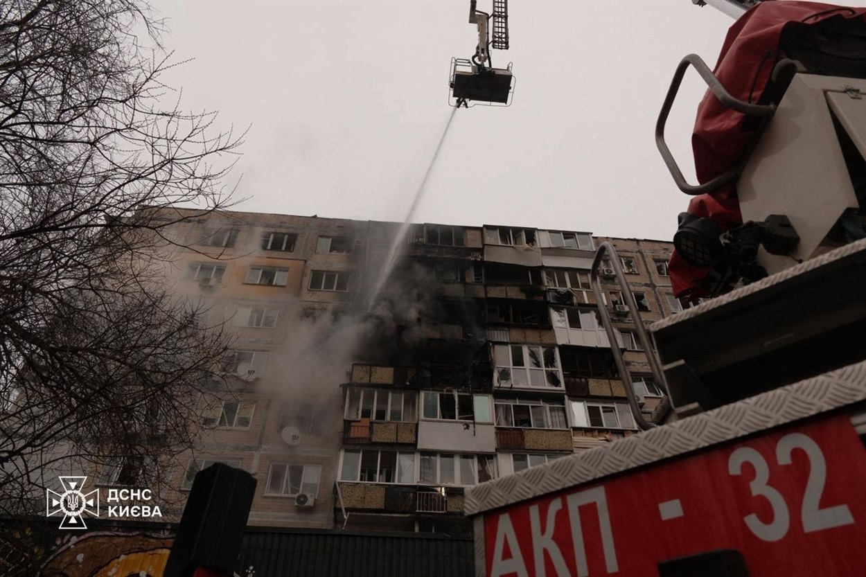 Нічна атака на Київщину: двоє загиблих, десятки постраждалих та значні руйнування житлових будинків
