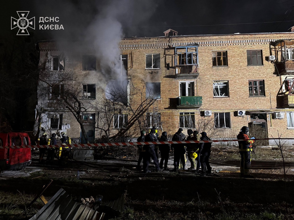 Нічна атака на Київщину: двоє загиблих, десятки постраждалих та значні руйнування житлових будинків