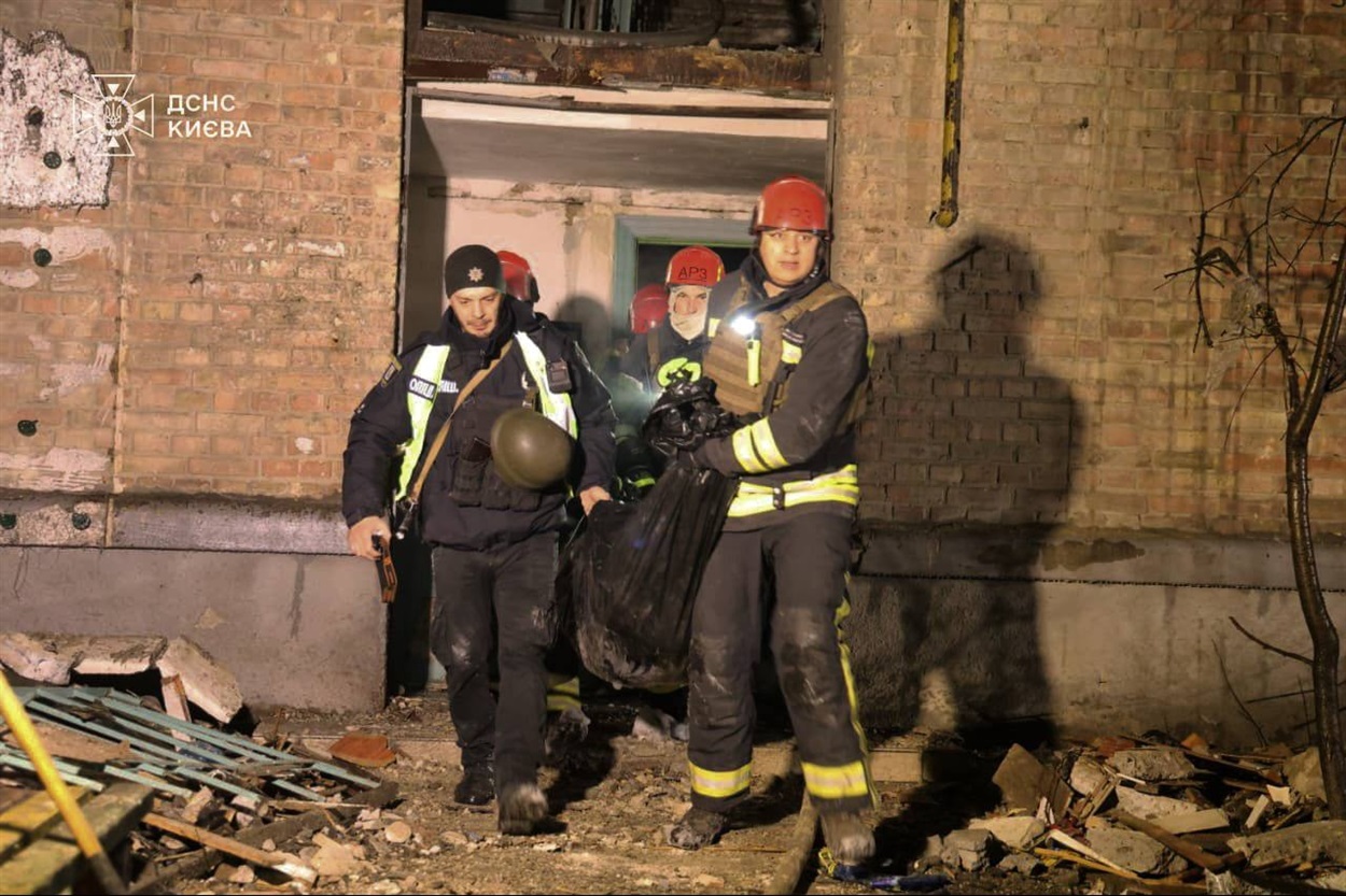 Нічна атака на Київщину: двоє загиблих, десятки постраждалих та значні руйнування житлових будинків