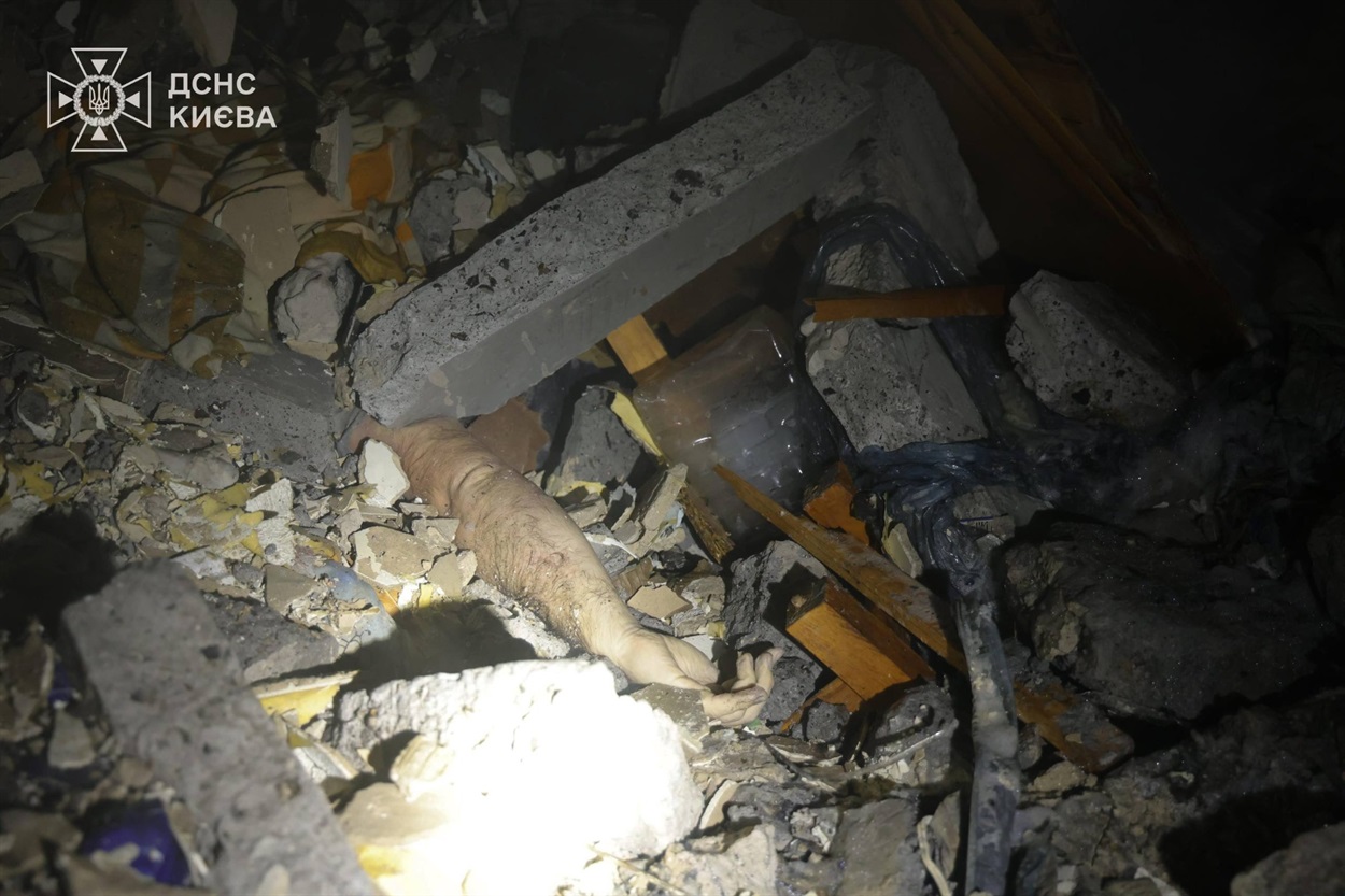 Нічна атака на Київщину: двоє загиблих, десятки постраждалих та значні руйнування житлових будинків